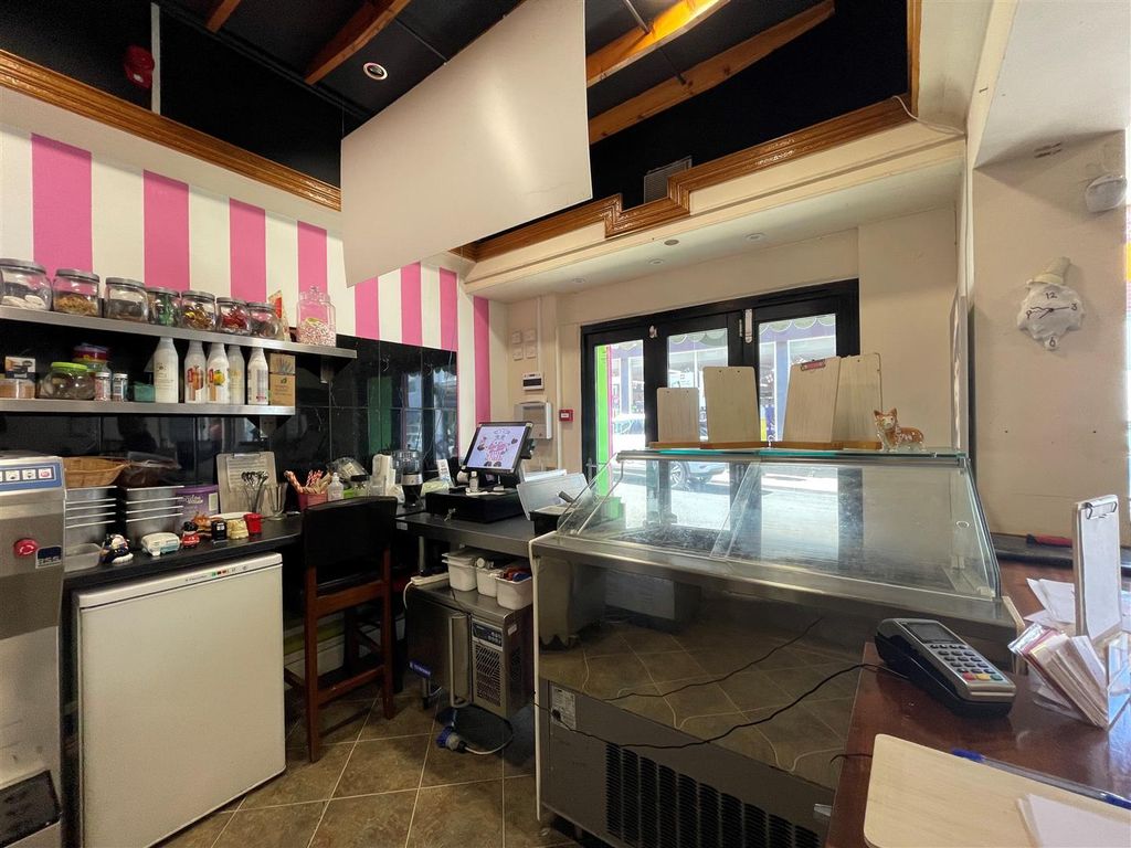 Property photo 1 of 4 Counter.Jpg