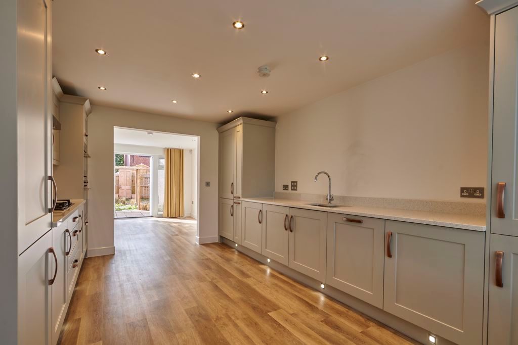 Property photo 2 of 18 Kitchen