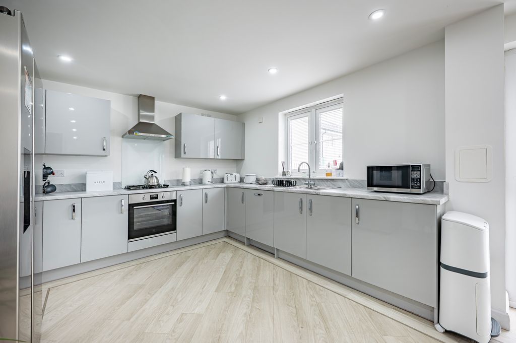 Property photo 3 of 46