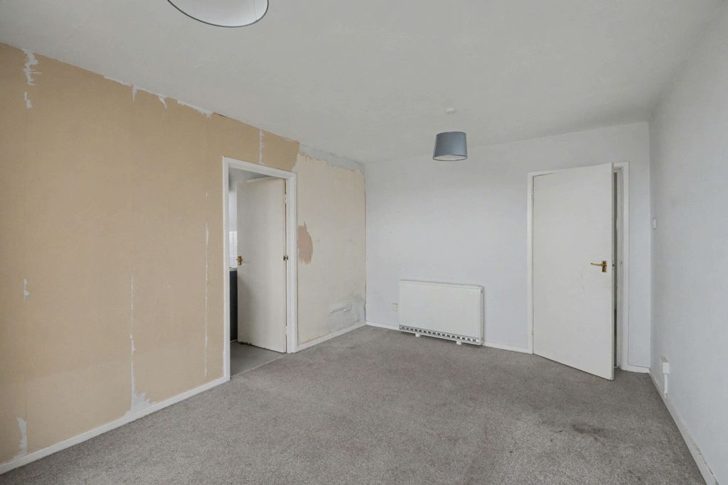 Property photo 3 of 11 22 Tower Heights, Hoddesdon, Herts, En11 8Uq