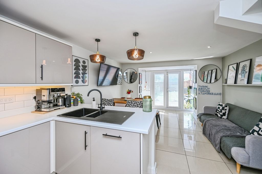 Property photo 3 of 19 Pbox-Img.Jpg