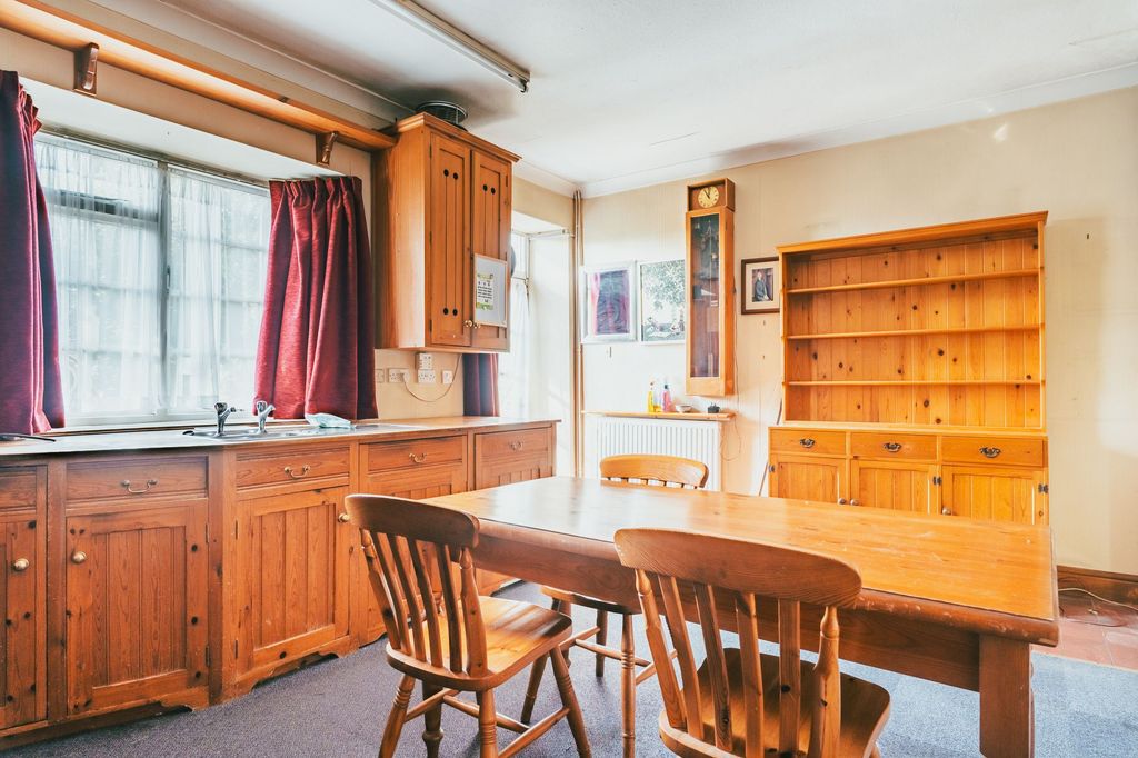 Property photo 2 of 48