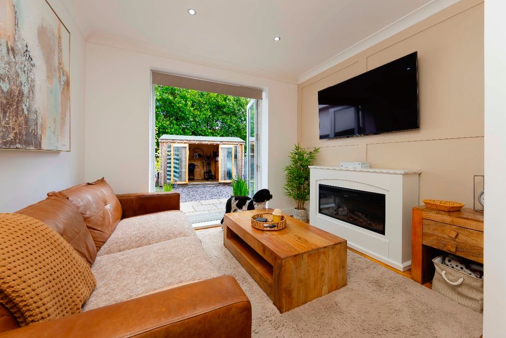 Property photo 2 of 32