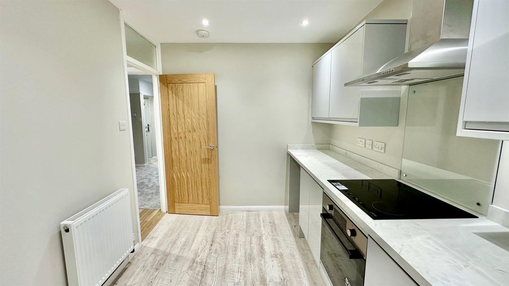 Property photo 2 of 29