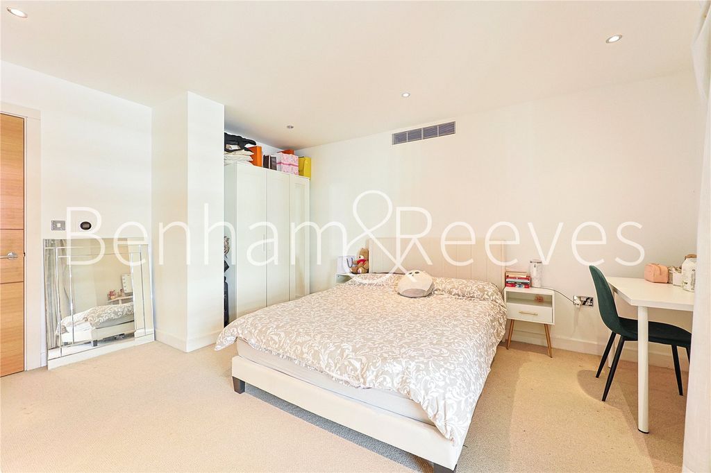 Property photo 3 of 19 Picture No. 02