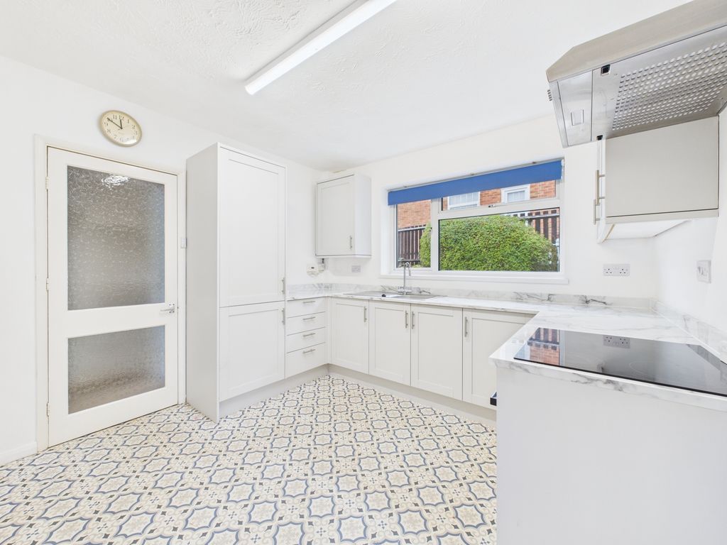 Property photo 2 of 11 Kitchen