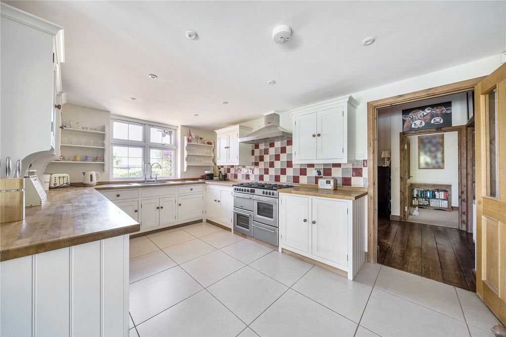 Property photo 3 of 22 Picture No. 23