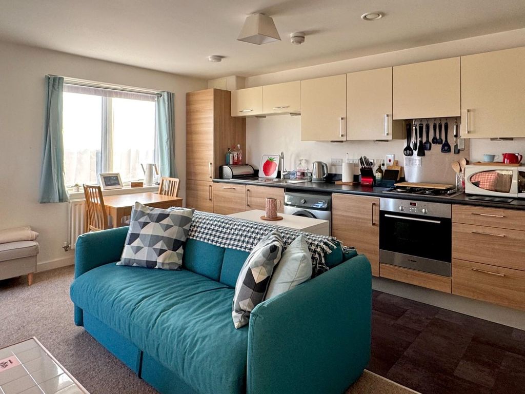 Property photo 3 of 12 Lounge/Dining/Kitchen