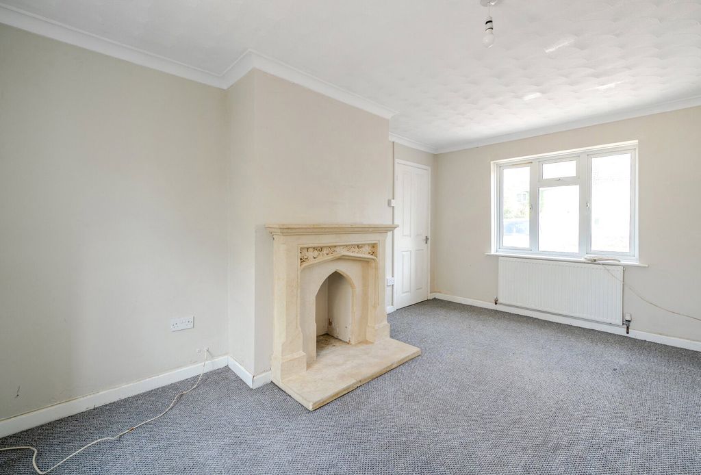 Property photo 3 of 19 Living Room