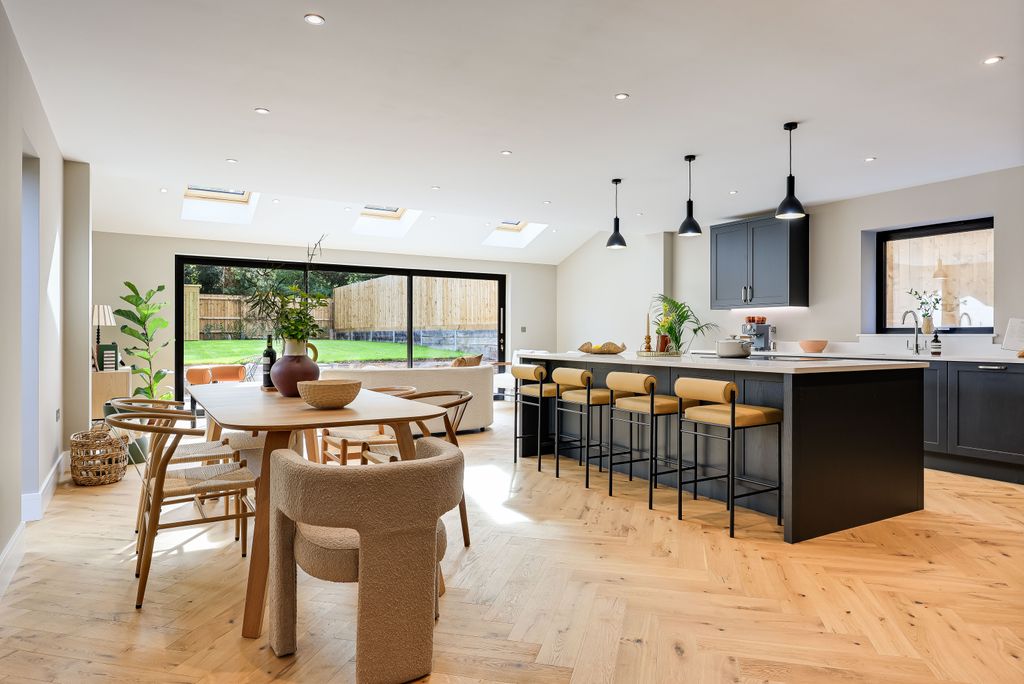 Property photo 1 of 35 Img57