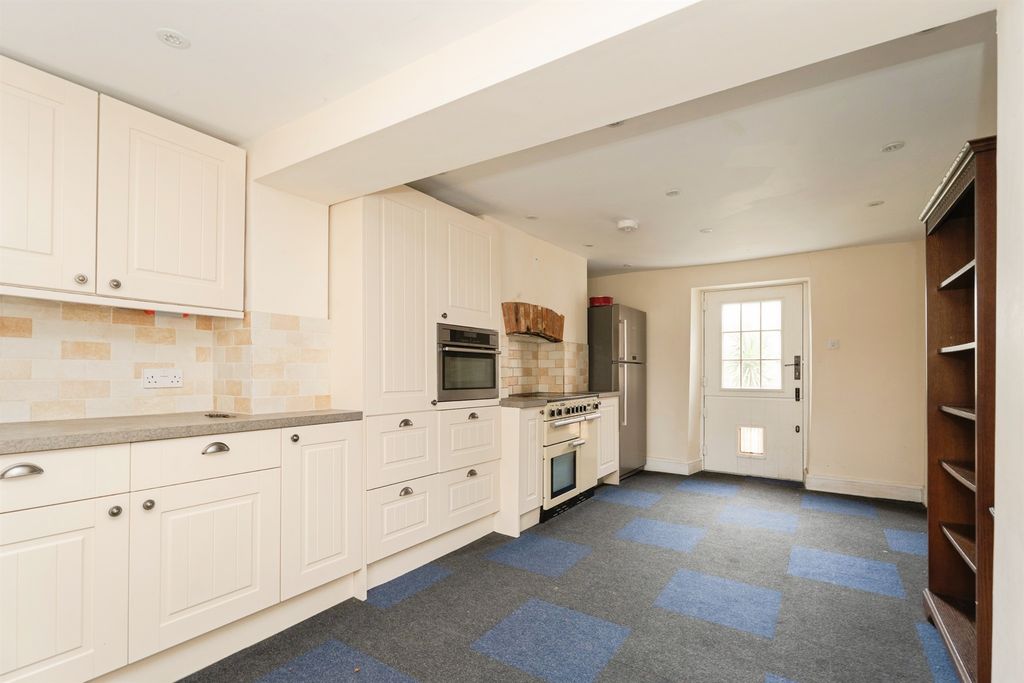 Property photo 2 of 16