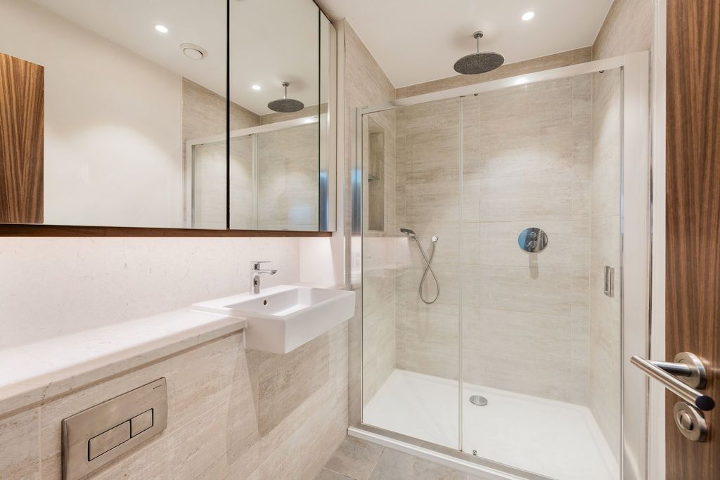 Additional image 9 of 2 bed flat for saleGresham Gardens, Oxted RH8