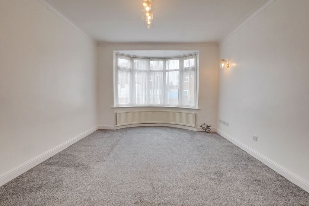 Property photo 2 of 34