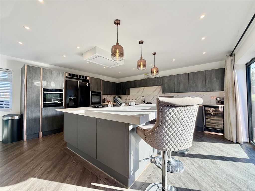 Property photo 3 of 33 Kitchen/Diner