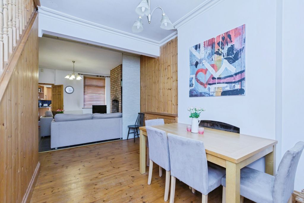 Property photo 2 of 17 Photo