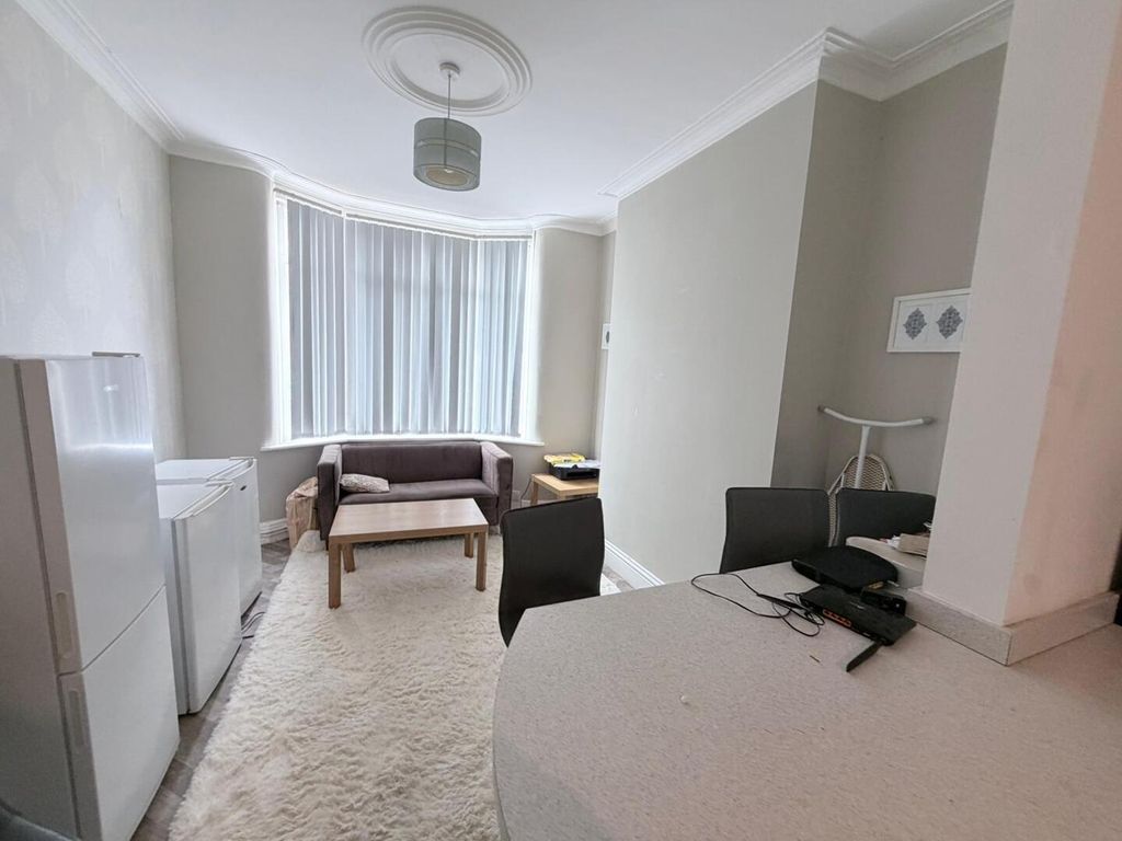 Property photo 2 of 8 6A87Ff4c-7c55-48d7-8d24-Ab1Cb3F8d200.Jpg