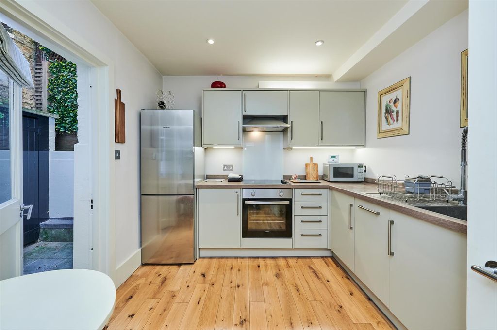 Property photo 2 of 5