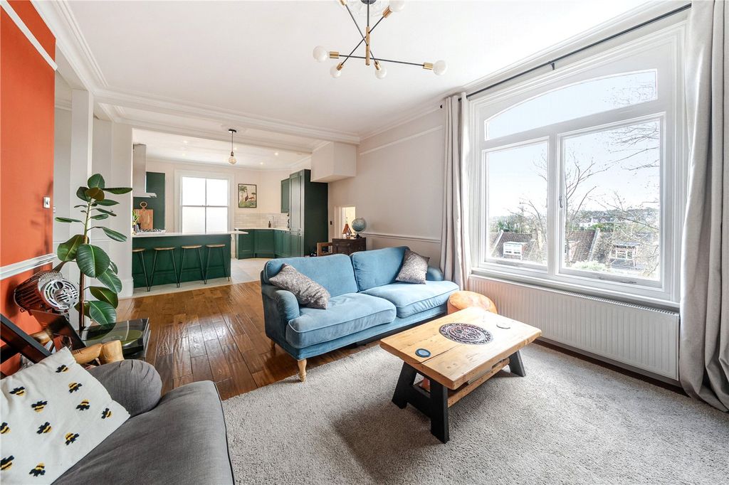 Property photo 2 of 21 Picture No. 10