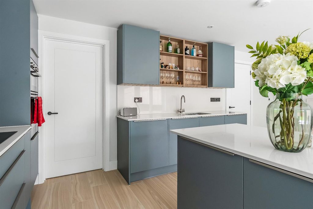 Property photo 3 of 14 .Stovell-Place-12.Jpg