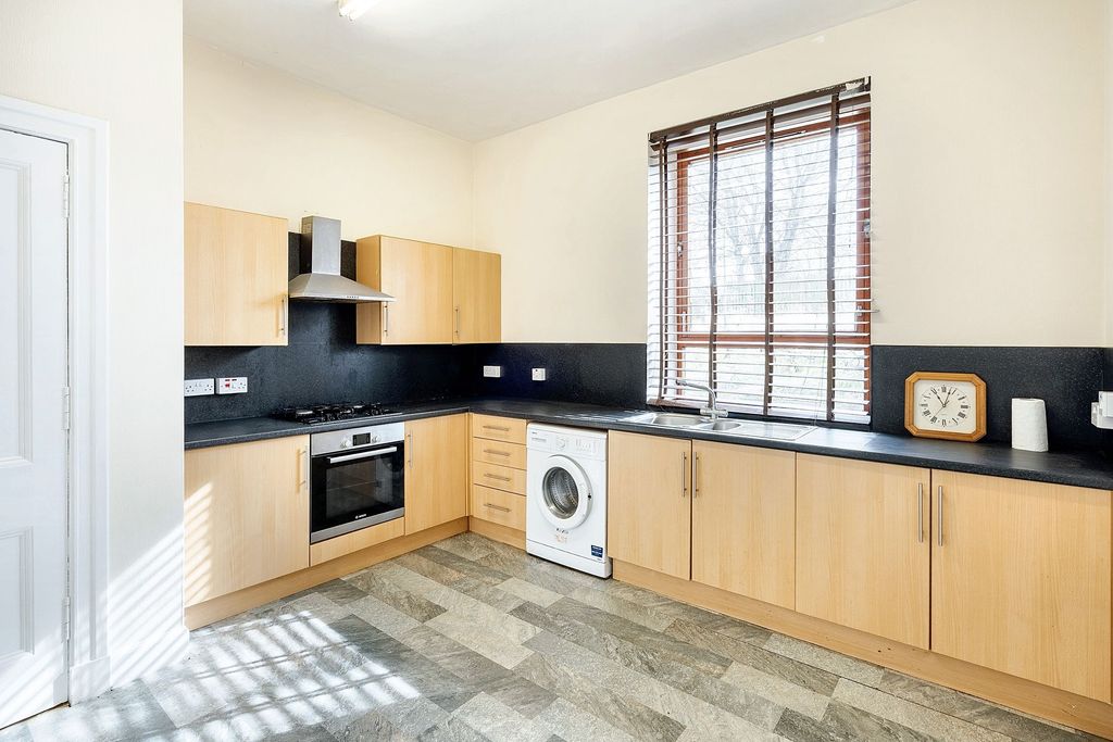 Property photo 2 of 17 Kitchen