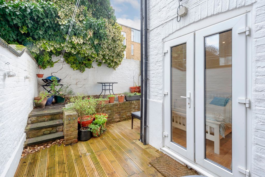 Property photo 3 of 8 19c Chesson Rd-7817.Jpg