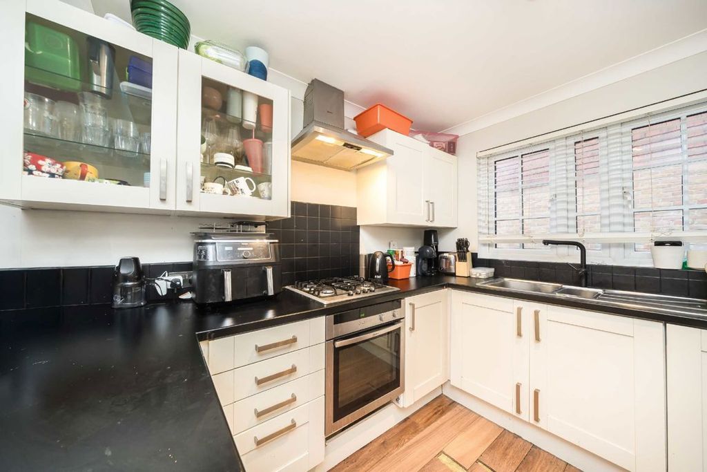 Property photo 3 of 6