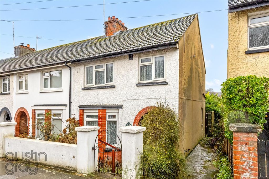 Property photo 1 of 19 Southdown Road, 16-020.Jpg