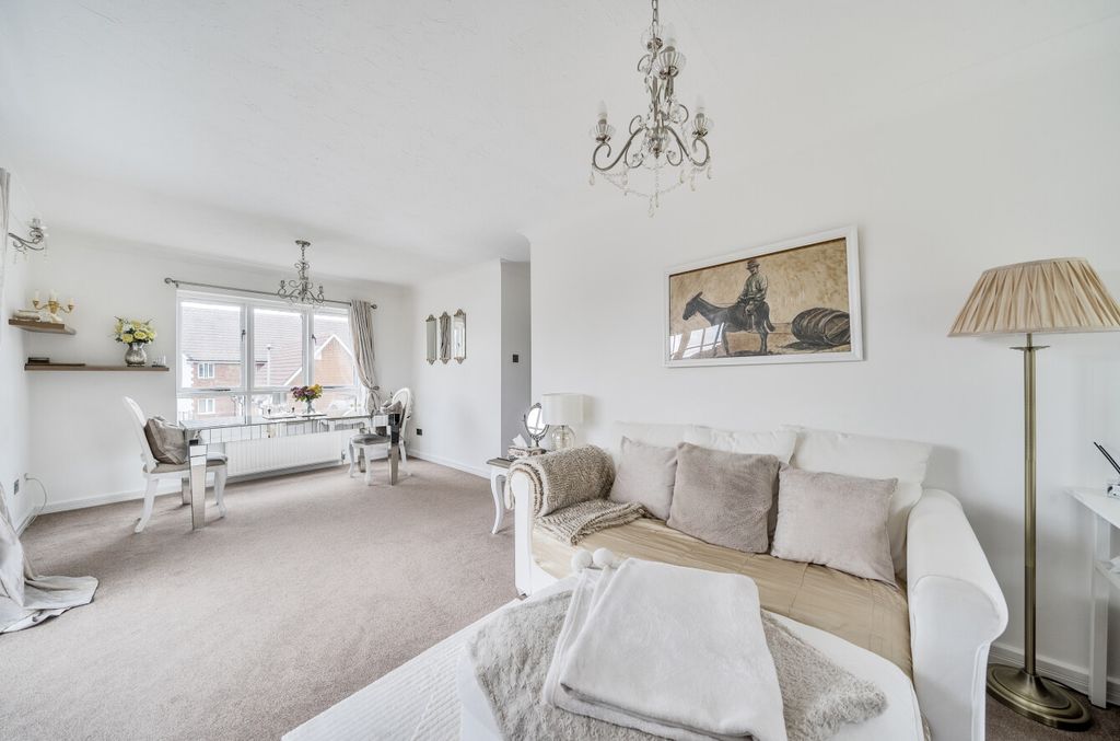 Property photo 3 of 13 1348304-16-68B72c...