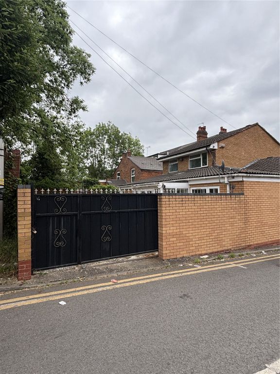 Property photo 3 of 18 Side Gates