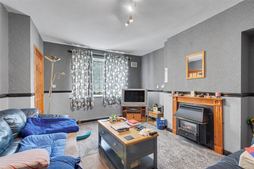 Property photo 2 of 11 Lounge_1.Jpeg