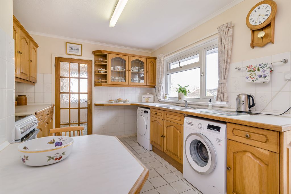 Property photo 2 of 25