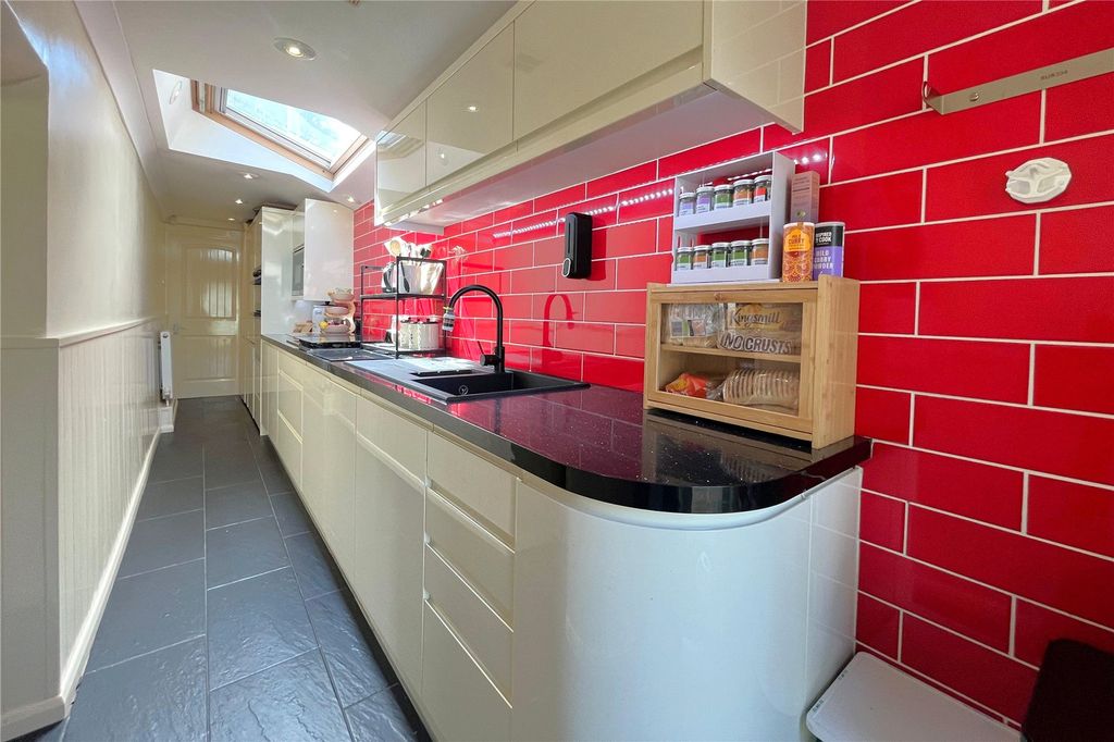 Property photo 2 of 12 Picture No. 24
