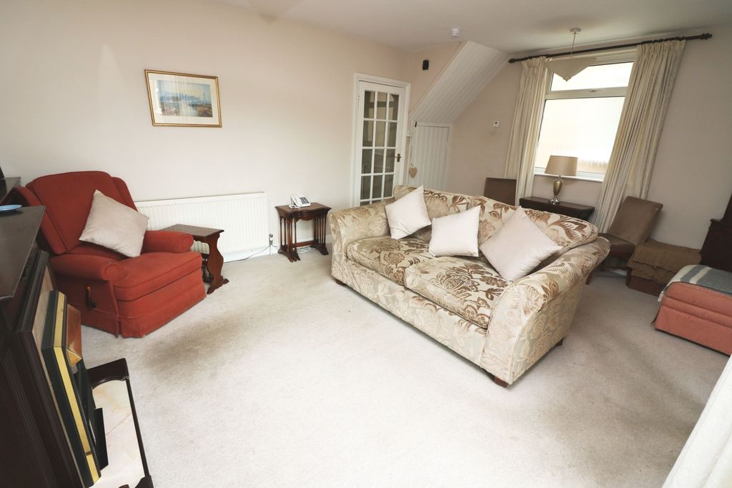 Property photo 2 of 13 Lounge Left