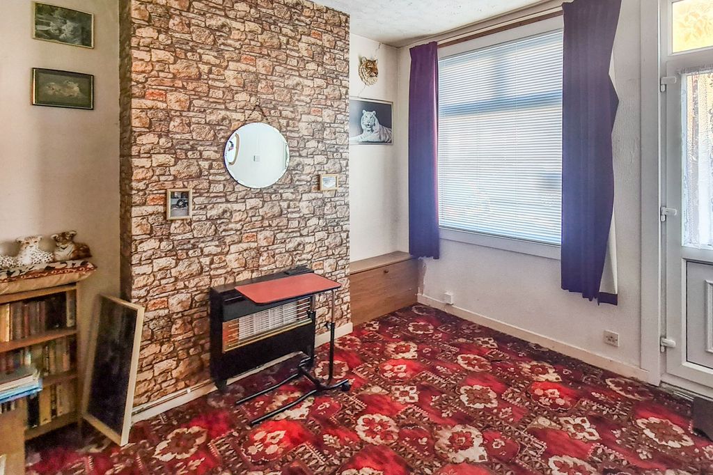 Property photo 2 of 12 34 Terry Road, Coventry, CV1 2Aw