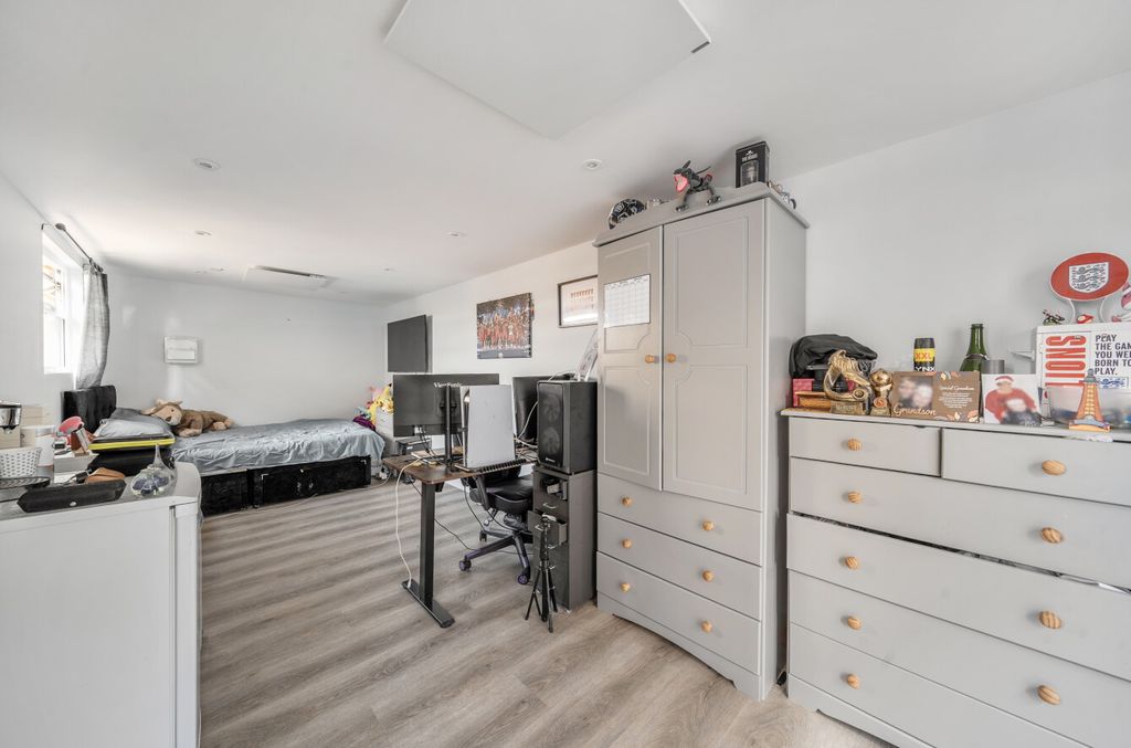Property photo 3 of 12 151060146A8731Bc08F41