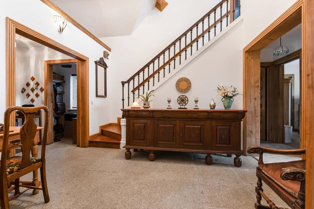Property photo 3 of 40 Entrance Hallway