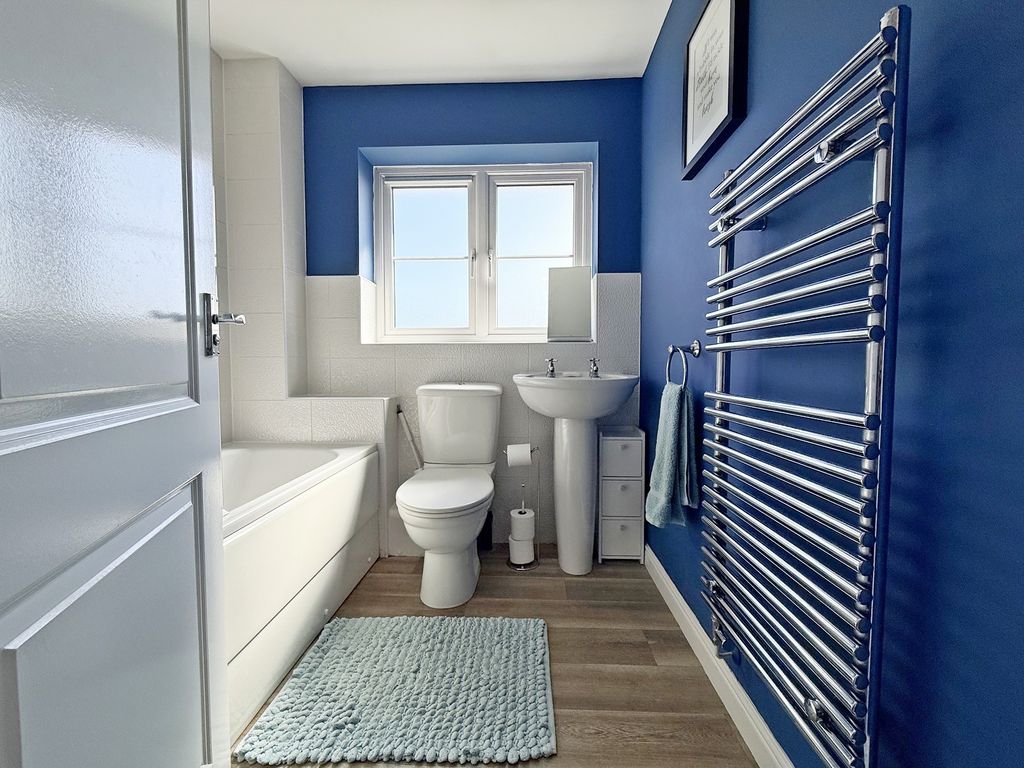 Property photo 3 of 23 Bathroom