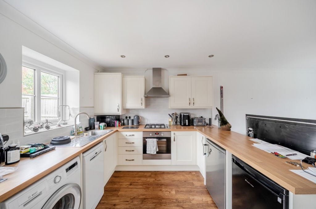 Property photo 3 of 17 1383131-7-691c606484Aa3