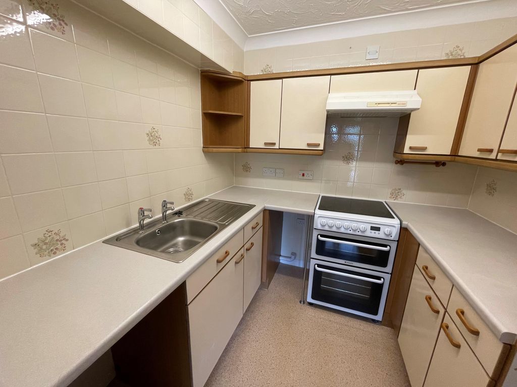Property photo 2 of 8 Kitchen