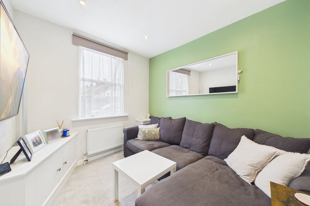 Property photo 2 of 11 Picture No. 02