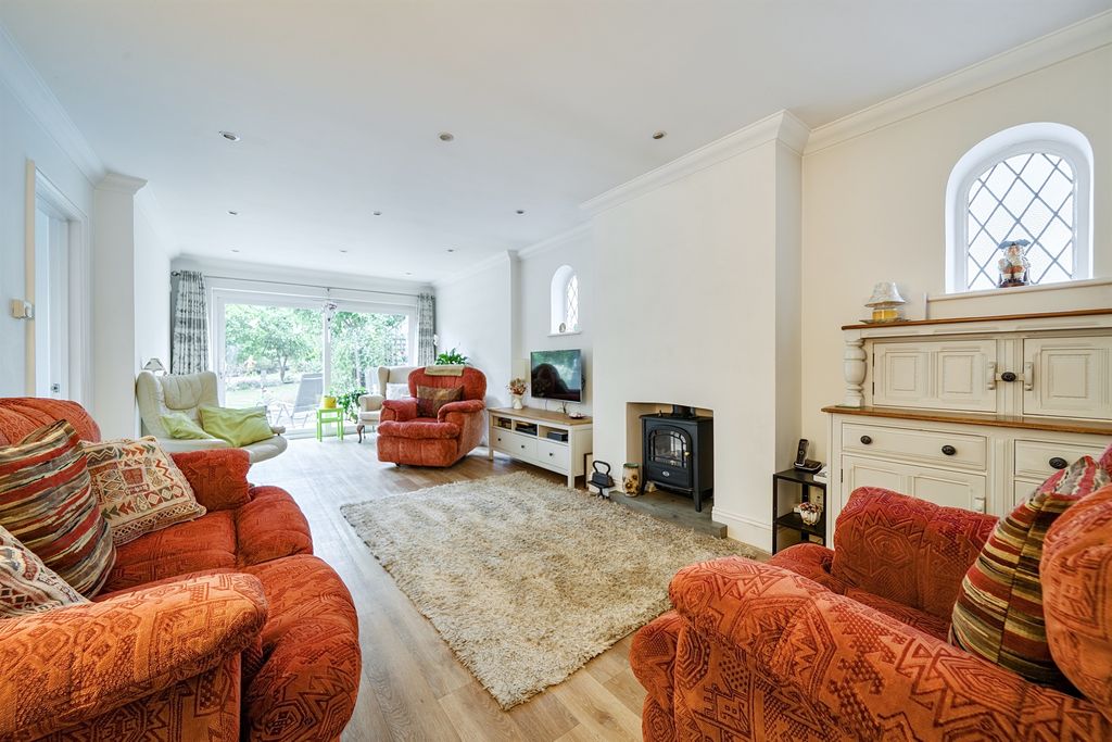 Property photo 3 of 12