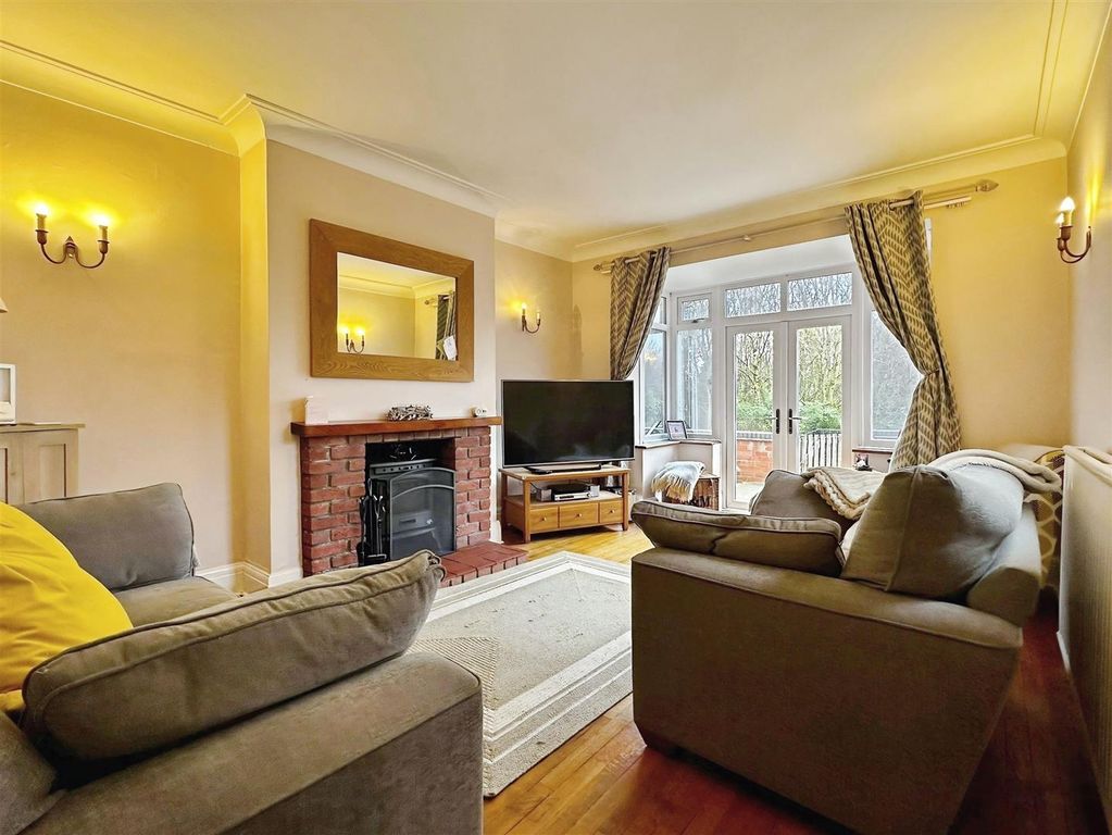 Property photo 3 of 33 Living Room