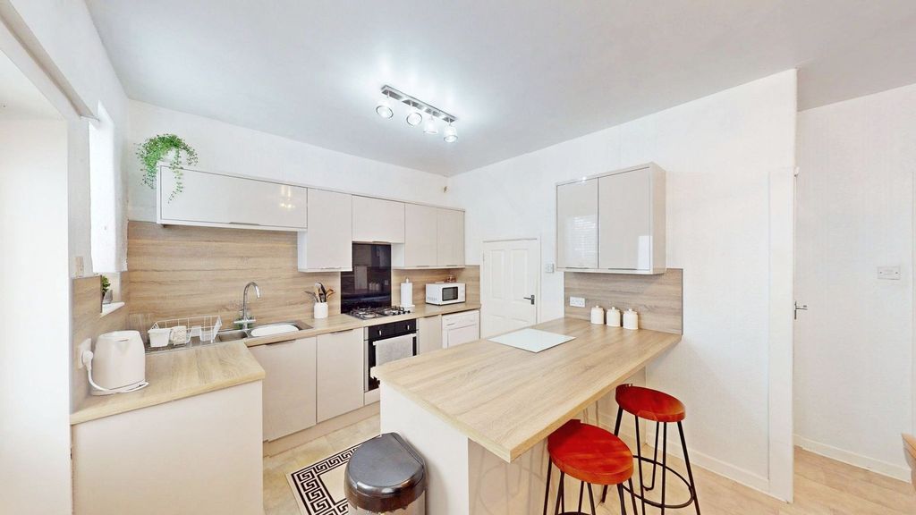 Property photo 3 of 13 Kitchen