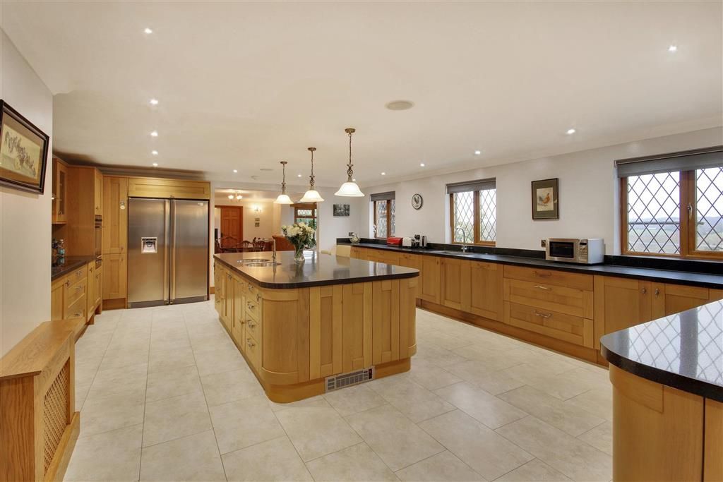 Property photo 3 of 30 Kitchen
