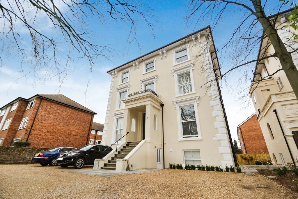 Property photo 1 of 5 5 Oak Hill External