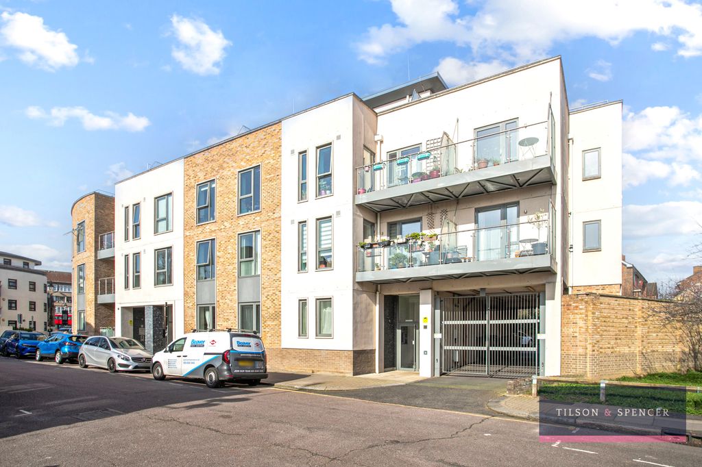 Property photo 1 of 18 2