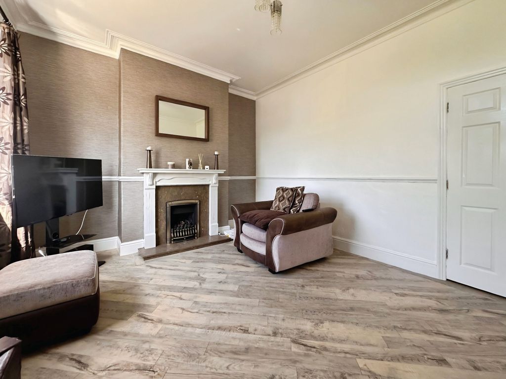 Property photo 2 of 12 Lounge