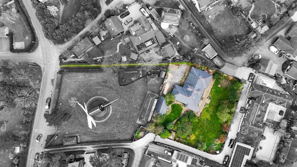 Property photo 2 of 31