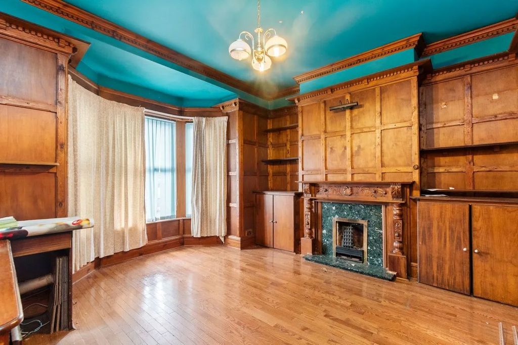 Property photo 2 of 34