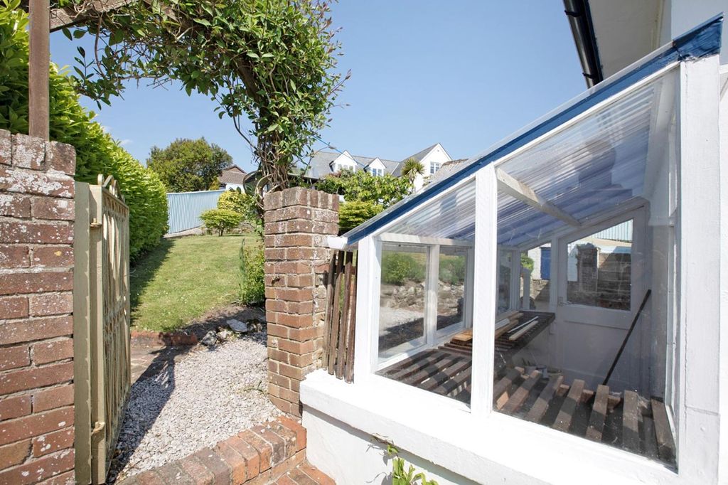 Property photo 2 of 27